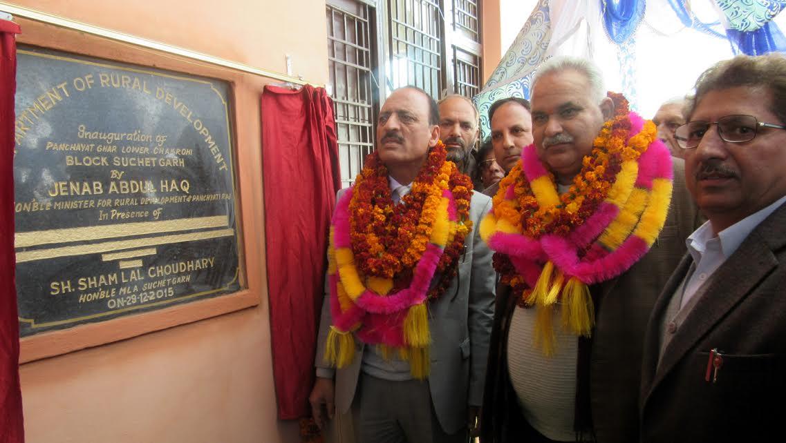 Abdul Haq inaugurates Panchayat Ghar, lays foundation stone of CFC at Chakrohi